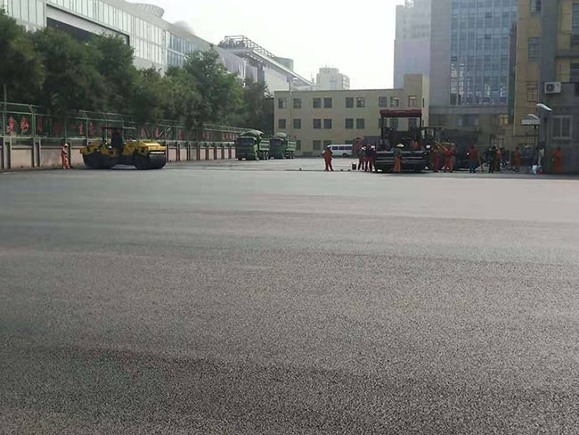 五十六中学操场二次铺设